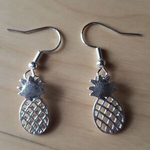 𝅺2 for $15 Pineapple Shaped Earrings NWOT